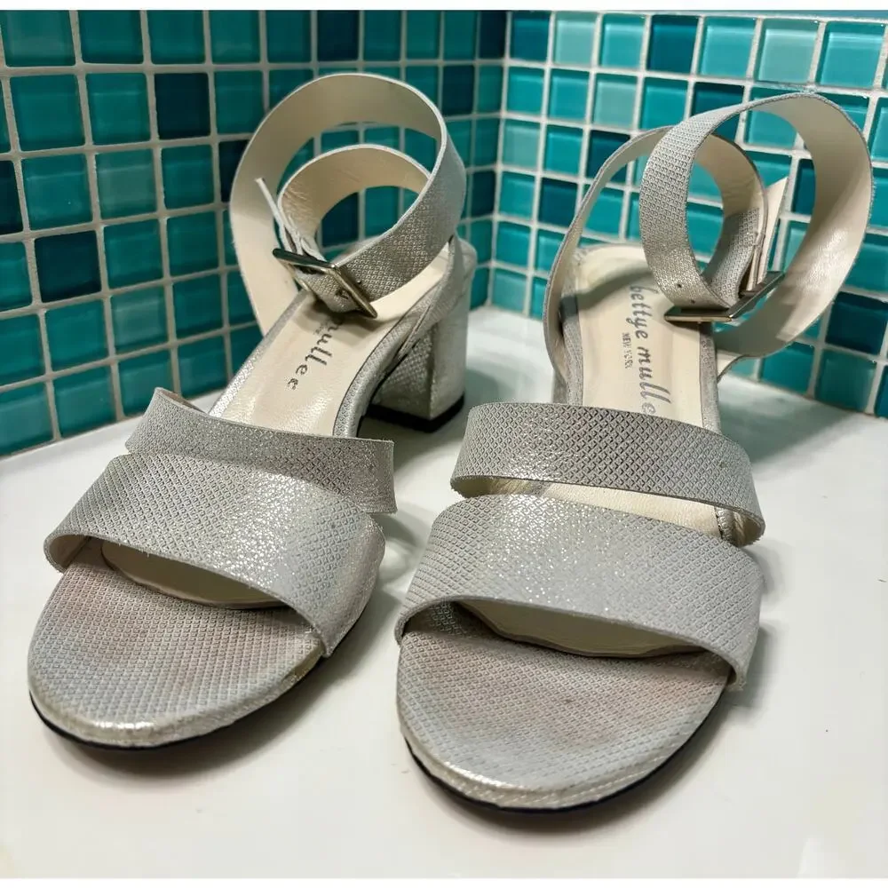 Formal strappy, silver heel. Made in Italy sz 38/ 7.5